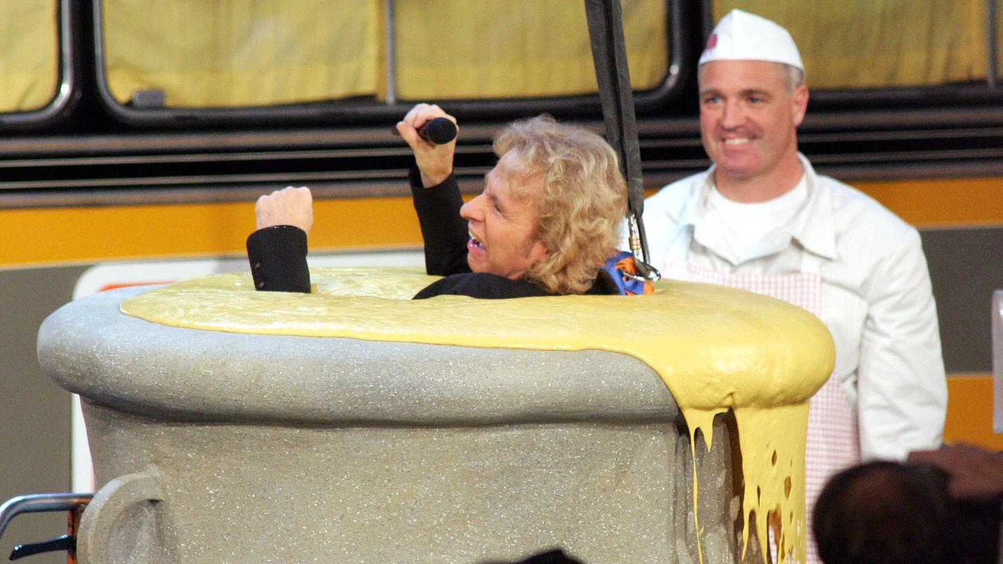 Unvergesslich dürfte das Senf-Bad von Thomas Gottschalk im Jahr 2008 geblieben sein. Er durfte sich darin erfrischen, nachdem er in Nürnberg die Stadtwette verloren hatte. Unvergesslich dürfte das Senf-Bad von Thomas Gottschalk im Jahr 2008 geblieben sein. Er durfte sich darin erfrischen, nachdem er in Nürnberg die Stadtwette verloren hatte.