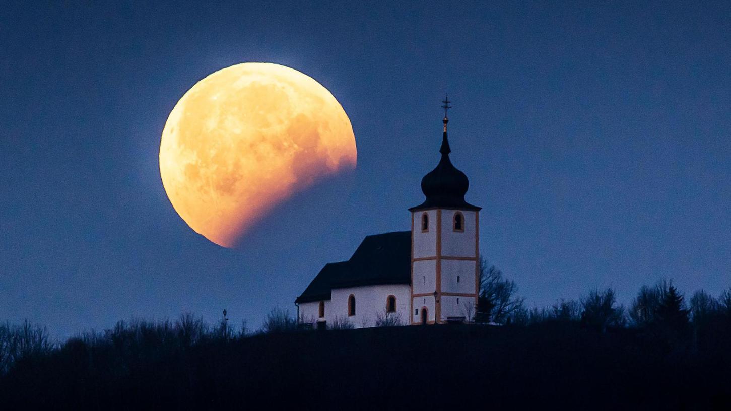Mondfotografie: Wimmelbacher ist als Experte der Mann vorm Mond