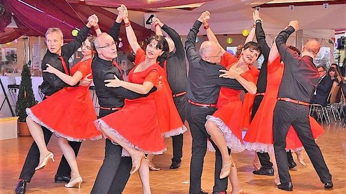 So war es beim Herbstball 2019: Die Formation „Bella Italia“ der Tanzsportabteilung Blau-Silber bei einer Einlage.  