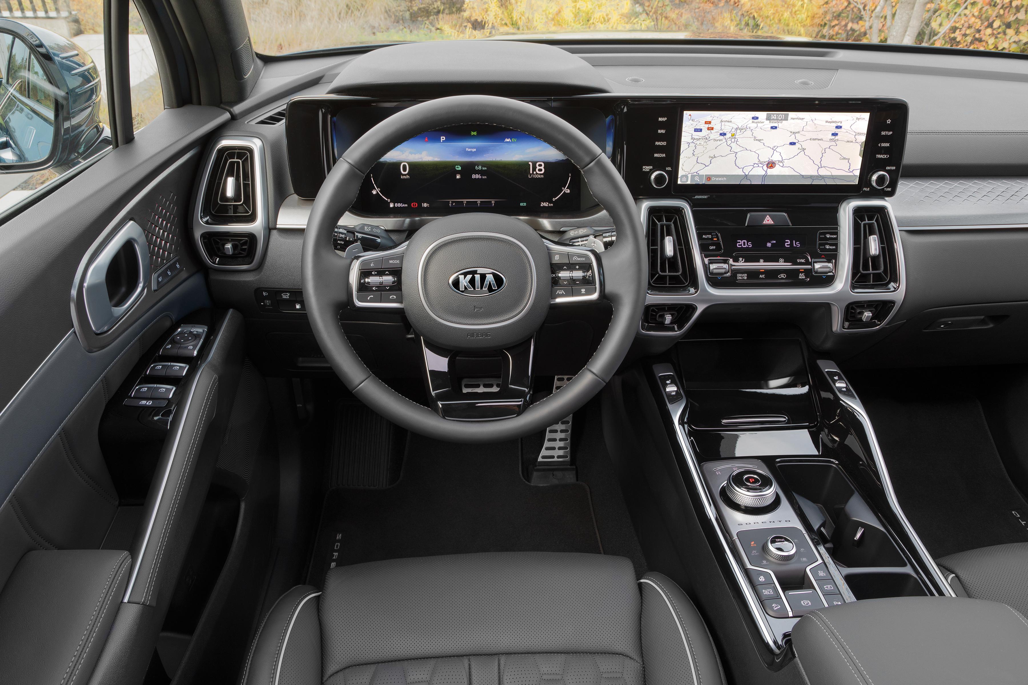 Viel los im Cockpit: Die Bedienfunktionen im Sorento sind vielfältig. Viel los im Cockpit: Die Bedienfunktionen im Sorento sind vielfältig.