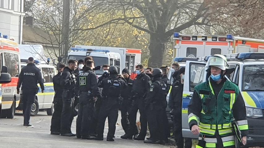 Messerattacke in ICE: Polizeigroßeinsatz am Bahnhof Seubersdorf