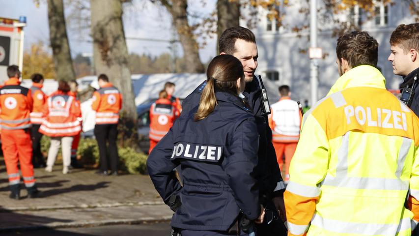 Inzwischen hat die Kriminalpolizeiinspektion Regensburg die Ermittlungen aufgenommen. Diese werden derzeit in enger Abstimmung mit der Staatsanwaltschaft Nürnberg-Fürth geführt.