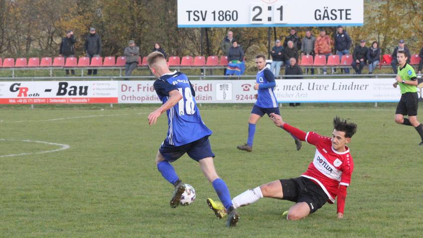 Der TSV 1860 Weißenburg (rechts Ferat Nitaj) setzte sich in einem kampfbetonten Landesliga-Spiel mit 2:1 gegen die Gäste von der SG Quelle Fürth durch.