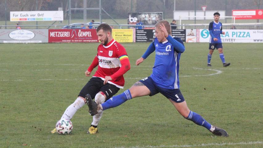 Der TSV 1860 Weißenburg (links Jonas Ochsenkiel) setzte sich in einem kampfbetonten Landesliga-Spiel mit 2:1 gegen die Gäste von der SG Quelle Fürth durch.