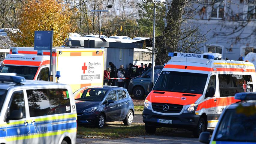Messerattacke in ICE: Polizeigroßeinsatz am Bahnhof Seubersdorf