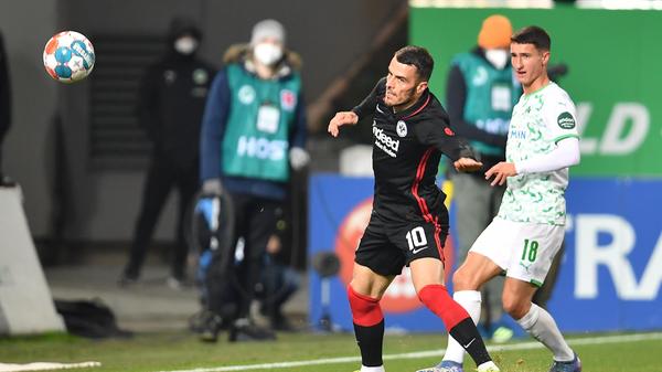 Kehrte nach seiner Erkältung zurück in die Startelf. War offensiv präsent und defensiv meist sicher. Dann aber, wie so oft in dieser Spielzeit, an einem Gegentor schuld. Verlor vor dem 0:1 den Ball in der eigenen Hälfte, was Kamada und Rose sofort bestraften. Auch das 1:2 fiel über seine Seite.