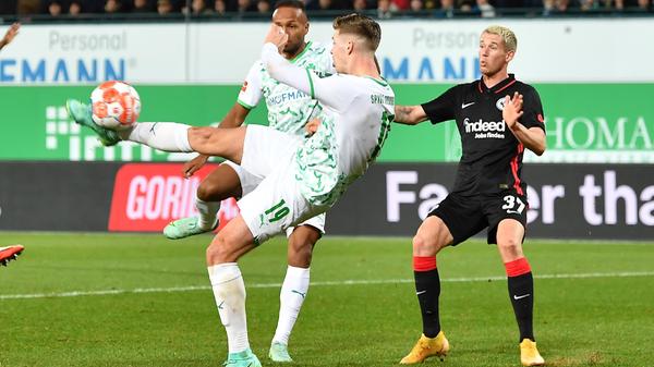 Die letzte Partie des elften Spieltags stellt das Kellerduell der Woche dar: Die SpVgg Greuther Fürth empfängt als Tabellenletzter mit nur einem Punkt auf dem Konto mit der Frankfurter Eintracht den Fünfzehnten - punktgleich mit Augsburg auf dem Relegationsrang. Ob dem Kleeblatt der historische erste Bundesliga-Heimsieg gegen die Adler gelingt?
