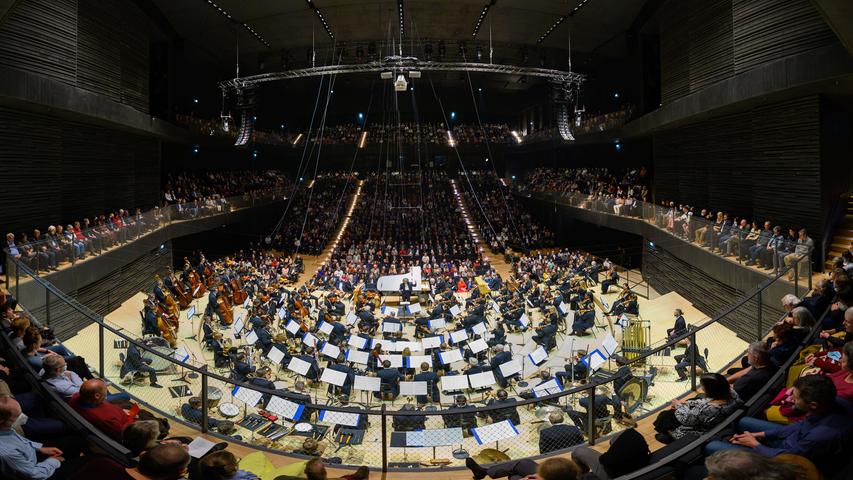 Publikum und Musiker sind in der Isarphilharmonie nahe beieinander, das steigert die Intensität.