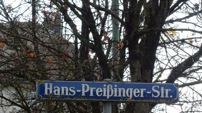Der offizielle Name Gasteig HP8 leitet sich von der Anschrift des Gebäudes ab: Hans-Preißinger-Straße 8.