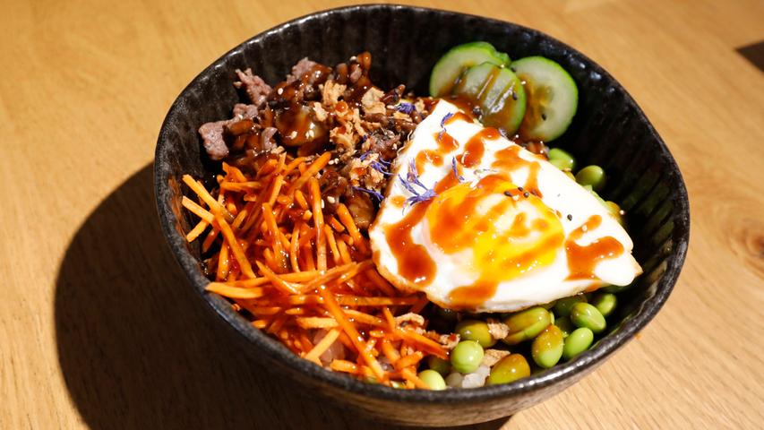 Die Korean Bowl ist Longs Herzstück, sie empfiehlt er seinen Kunden und Kundinnen, falls sie nicht wissen, was sie nehmen sollen.