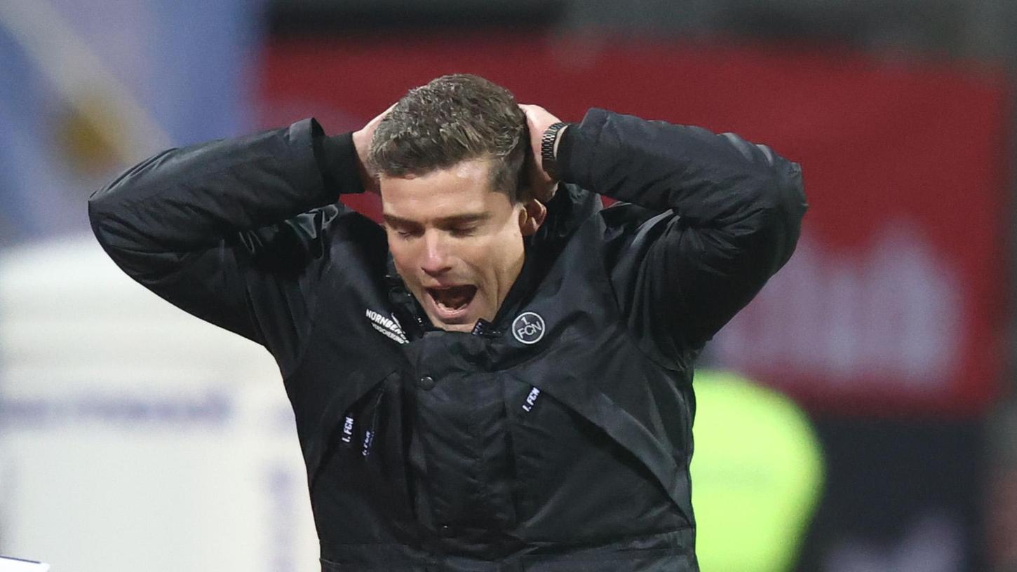 Zum Verrücktwerden: Robert Klauß ärgert sich gerade nicht nur über das verlorene Heimspiel gegen Werder Bremen.