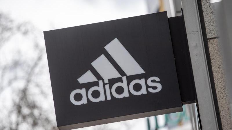 Pino Integración cliente So setzen die Outlets von Adidas die 2G-Pflicht um | nn.de