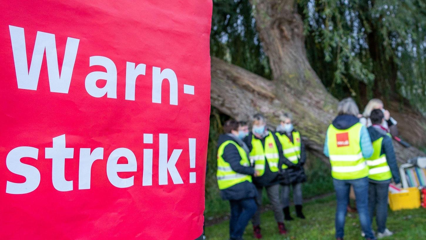 Ab Schichtbeginn am Donnerstagmorgen (11. November) bis Dienstschluss der Nachtschicht Freitag früh legen die Beschäftigten des Erlanger Uni-Klinikums sowie der Friedrich-Alexander-Universität und des Studentenwerks ihre Arbeit aus Protest nieder.