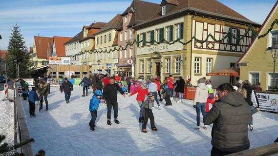Eisbahn Gunzenhausen 2023: Der Schlittschuhspaß am Marktplatz geht in eine neue Runde