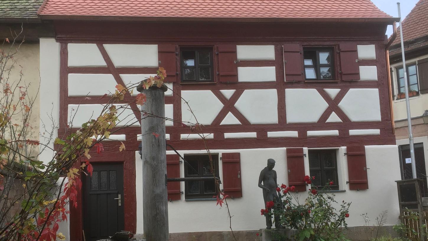 Das Großgründlacher Wächterhaus kann sich sehen lassen: Ein Jahr lang ist das Holztragwerk des denkmalgeschützten Gebäudes saniert worden.