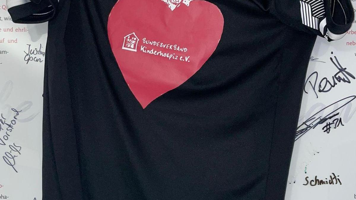SC Großschwarzenlohe: #Herzverein zeigt Herz für kranke Kinder