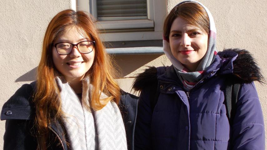 Entwickeln Künstliche Intelligenz weiter: die Doktorandinnen Julia Yip (links) und Misha Sadeghi.
