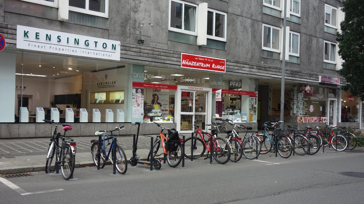 Einer von insgesamt 65 Standorten: Die Altstadt bekommt neue Fahrradstellplätze – wie hier in der Dr.-Kurt-Schumacher-Straße.