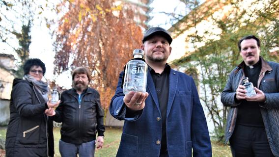 Gin für die Neumarkter Hofkirche: Pro verkaufter Flasche gibt es fünf Euro als Spende