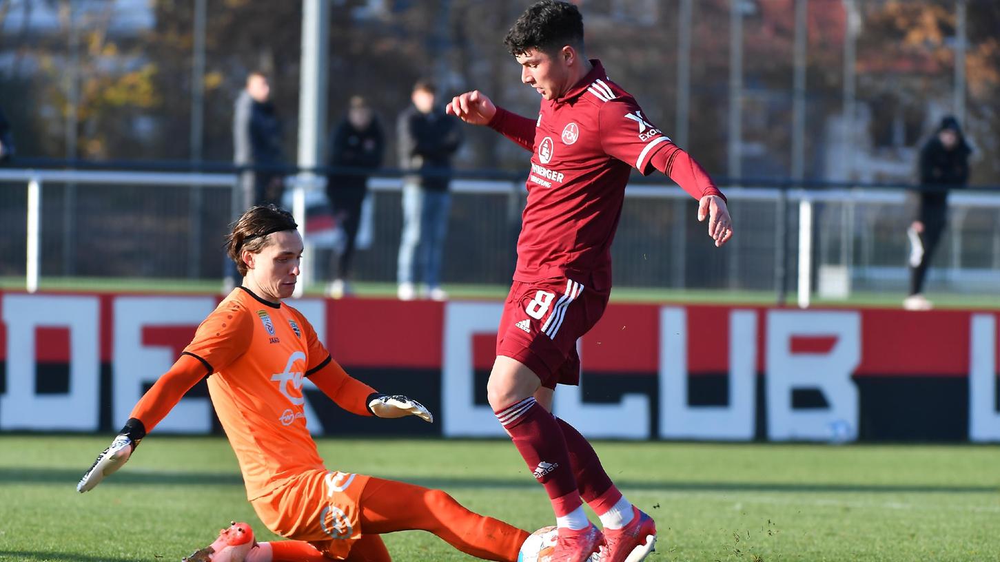 Elegant umkurvte Taylan Duman vor dem 2:0 den Altacher Keeper.
Elegant umkurvte Taylan Duman vor dem 2:0 den Altacher Keeper.