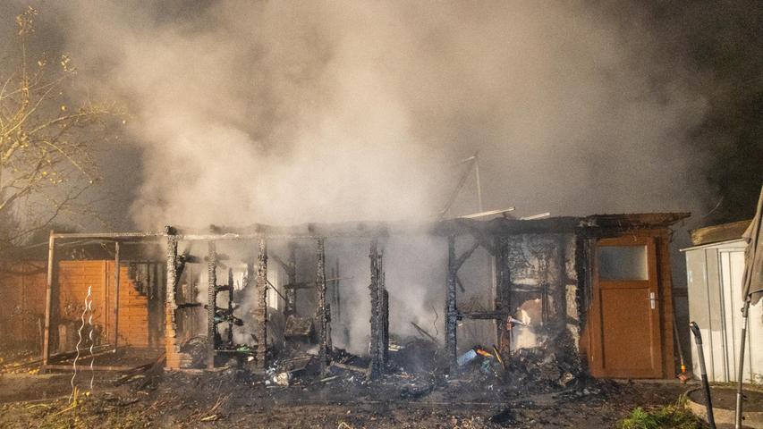 Ursache ungeklärt: Zwei Gartenhütten in Bamberg brennen komplett aus
