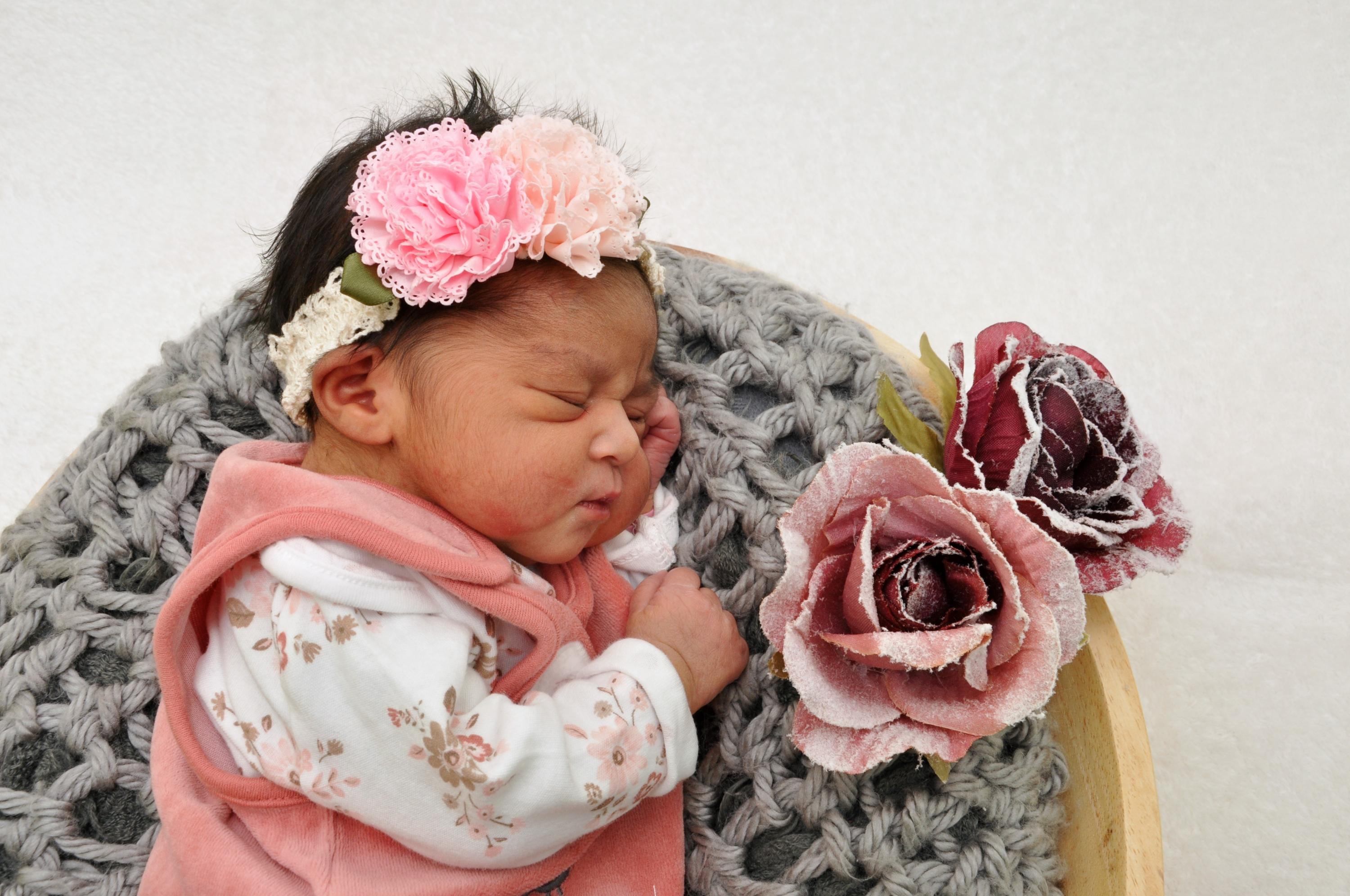 Die neu geborene Mehreen erblickte am 10. November im der Klinik Hallerwiese das Licht der Welt. Mit ihren 50 Zentimetern bringt sie 3395 Gramm auf die Waage.