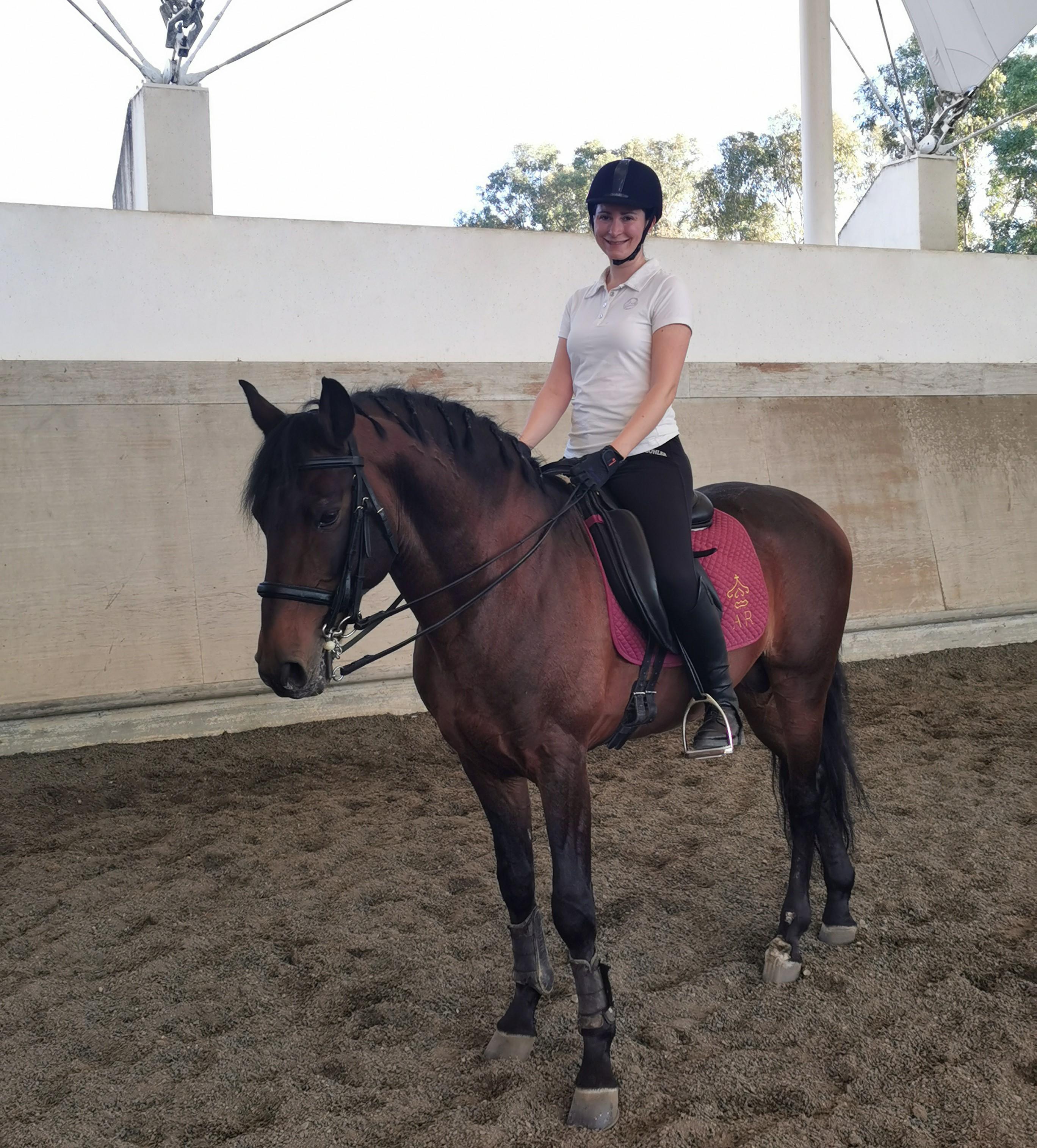 Redakteurin Eva Orttenburger durfte die teuren Lusitano-Pferde reiten.
Redakteurin Eva Orttenburger durfte die teuren Lusitano-Pferde reiten.