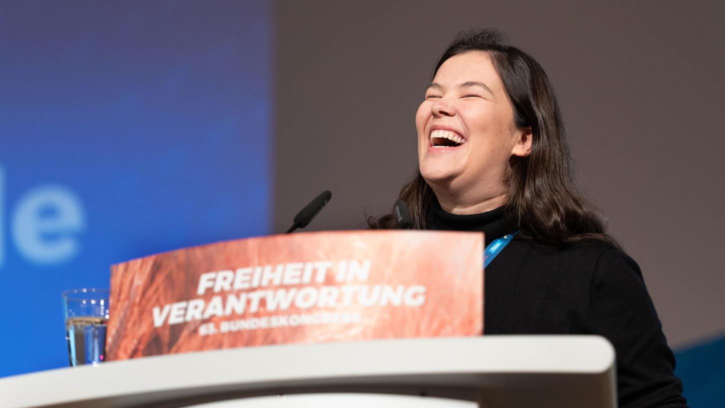 Die 27 Jahre alte Politik-Wissenschaftlerin Franziska Brandmann aus Nordrhein-Westfalen wurde in Erlangen zur neuen Bundesvorsitzenden der Jungen Liberalen gewählt.
Die 27 Jahre alte Politik-Wissenschaftlerin Franziska Brandmann aus Nordrhein-Westfalen wurde in Erlangen zur neuen Bundesvorsitzenden der Jungen Liberalen gewählt.