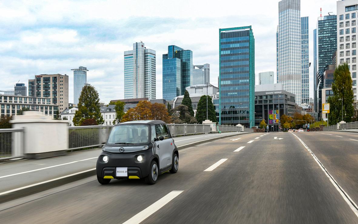 Erhältlich ist der Rocks-e ab 7990 Euro, die - auch farblich - etwas aufgepeppten Varianten Klub und TeKno kosten 800 Euro mehr.