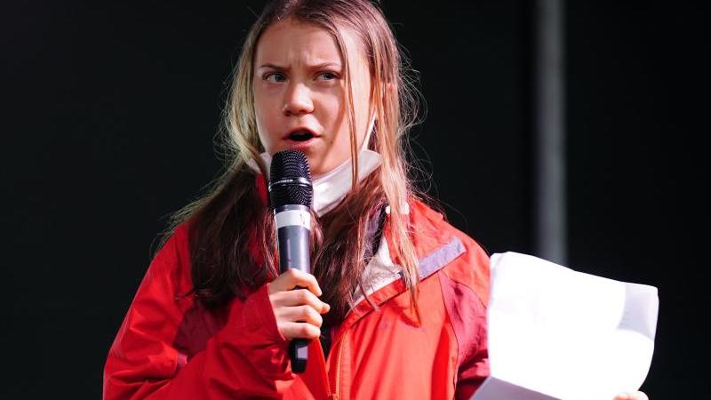 Die Klimaaktivistin fordert mehr fürs Klima.
Die Klimaaktivistin fordert mehr fürs Klima.