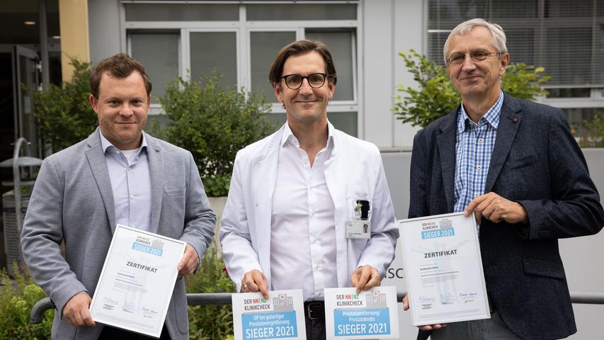 Prof. Dr. Andreas Blana (Chefarzt der Urologie am Klinikum Fürth) mit Prof. Dr. Martin Emmert (links, Universität Bayreuth) und Prof. Dr. Oliver Schöffski (Universität Erlangen-Nürnberg). Prof. Dr. Andreas Blana (Chefarzt der Urologie am Klinikum Fürth) mit Prof. Dr. Martin Emmert (links, Universität Bayreuth) und Prof. Dr. Oliver Schöffski (Universität Erlangen-Nürnberg).