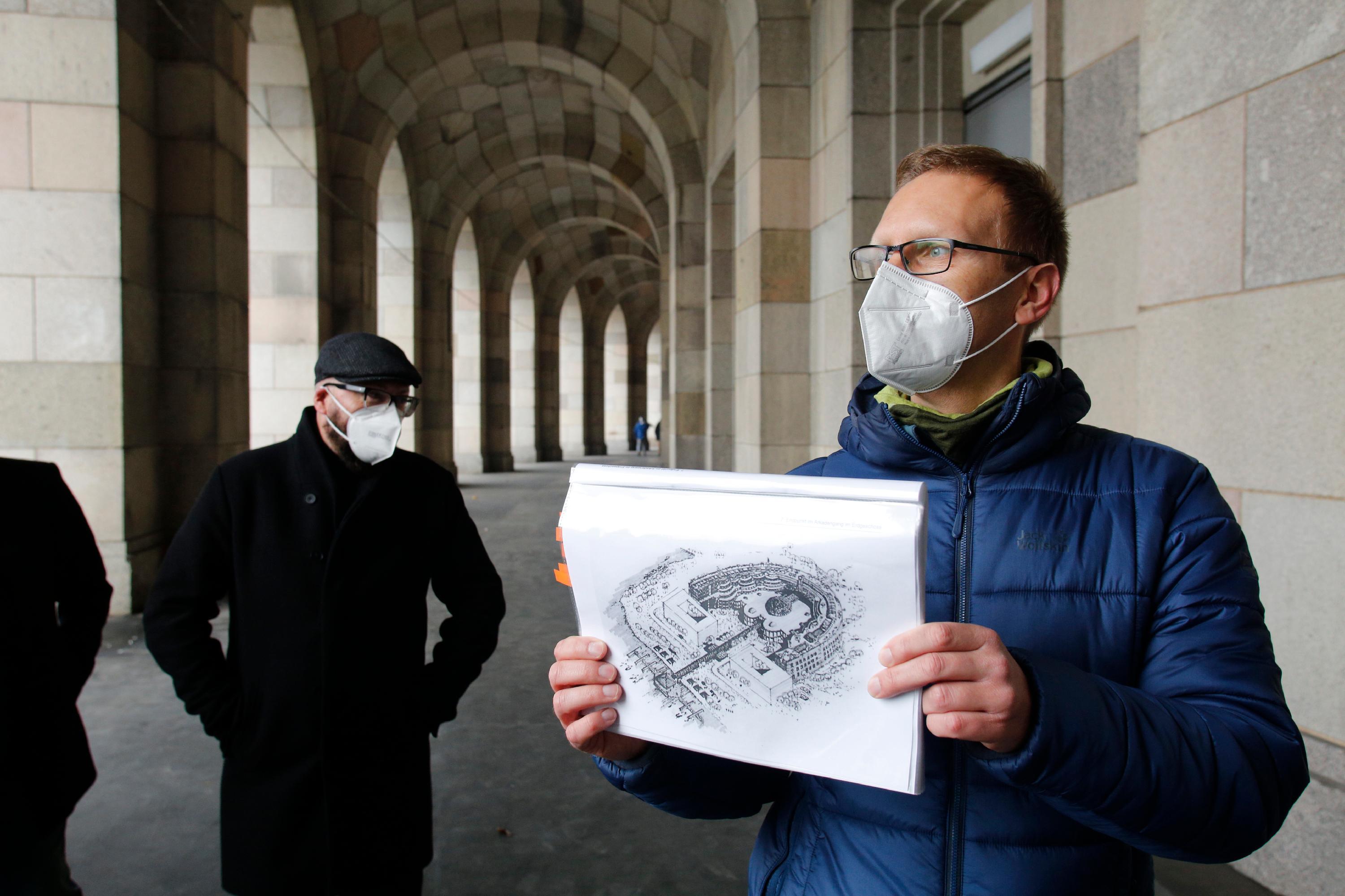  ... zum Beispiel Führungen durch die Kongresshalle - zu Orten, wo man sonst nicht hinkommt. Dafür haben sich die Kreativen der Stadt lustige Überschriften ausgedacht wie "Try out Kongresshalle" oder "Open up Kongresshalle".