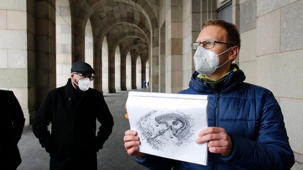 ... zum Beispiel Führungen durch die Kongresshalle - zu Orten, wo man sonst nicht hinkommt. Dafür haben sich die Kreativen der Stadt lustige Überschriften ausgedacht wie "Try out Kongresshalle" oder "Open up Kongresshalle".