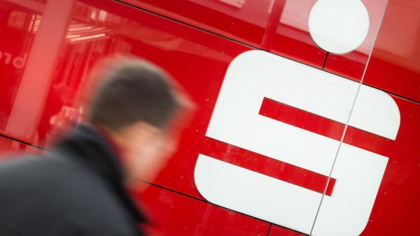 Im Regierungsbezirk Mittelfranken sind 5005 Mitarbeiter, deutschlandweit 190.969 bei den Sparkassen beschäftigt.