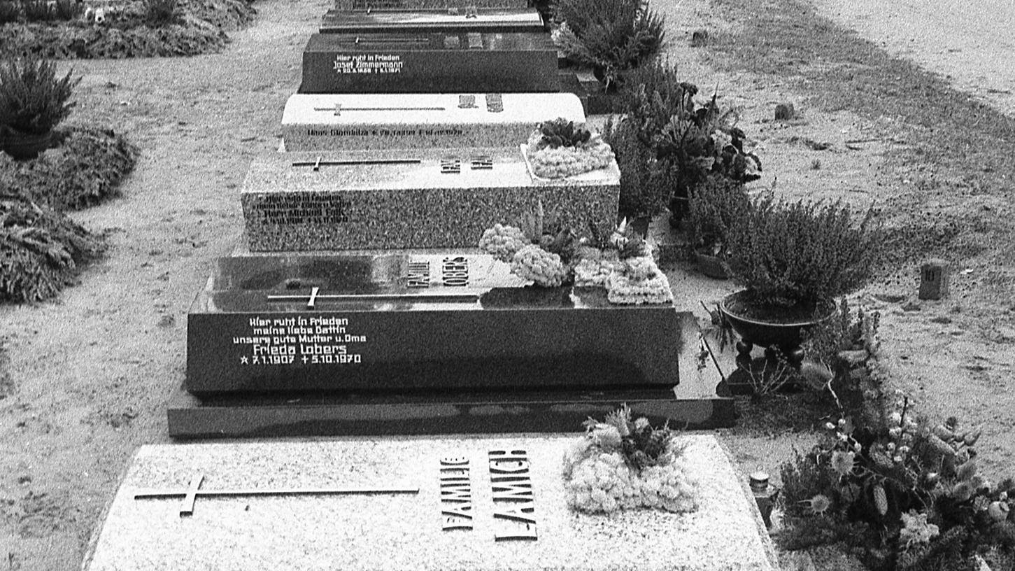 20. November 1971: Wieder mehr liegende Grabmale