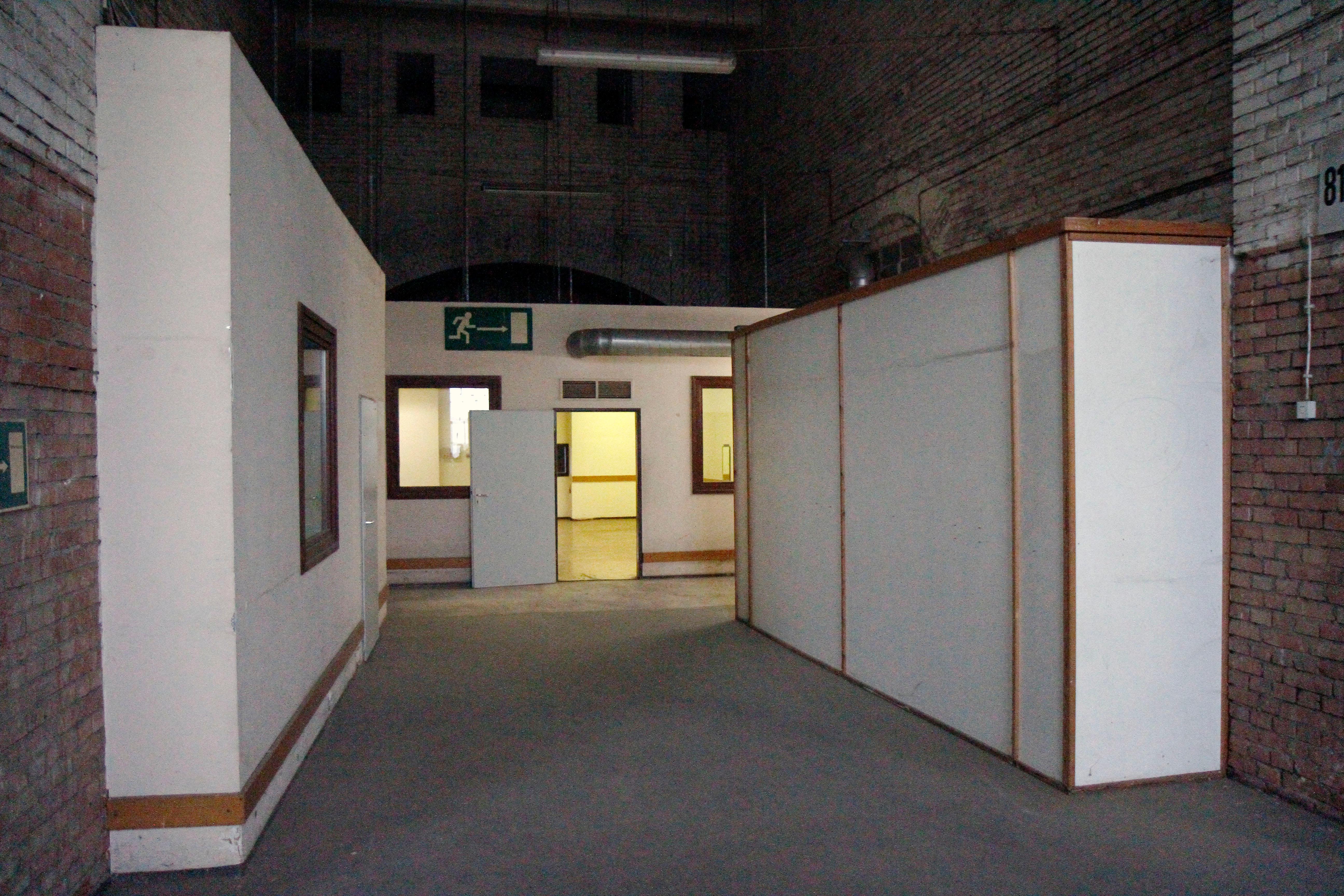  ... wie ein kleines Häuschen ins Riesengebäude reingebaut: Die ehemalige Quelle-Kantine, wo ebenfalls bei Kunstlicht zu Mittag gegessen wurde.