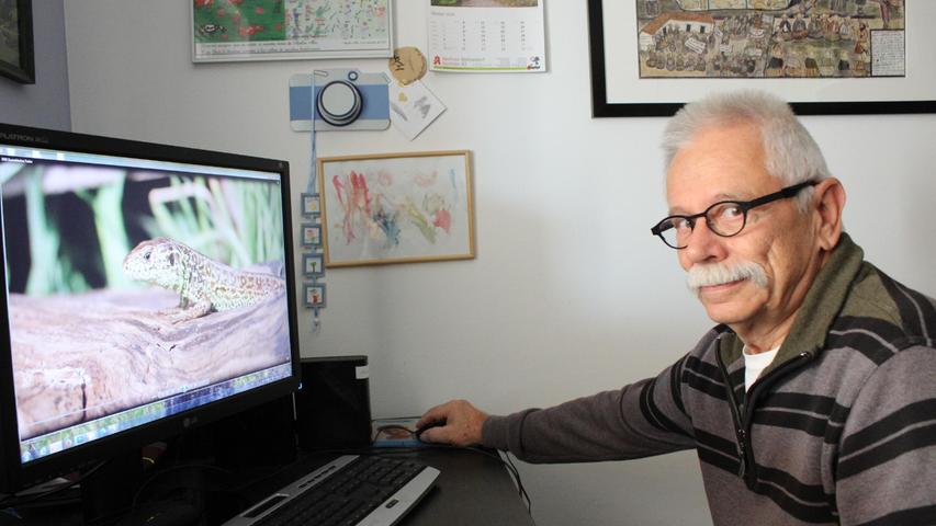 Josef Röhrles an seinem heimischen PC, an dem er seine Filme nachbearbeitet.

 
