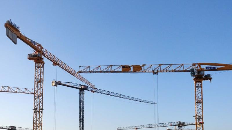 Die neue Koalition will etliche Projekte anstoßen. Woher sie das Geld nehmen wird, geht für Münch aus dem Vertrag allerdings nicht hervor.
Die neue Koalition will etliche Projekte anstoßen. Woher sie das Geld nehmen wird, geht für Münch aus dem Vertrag allerdings nicht hervor.