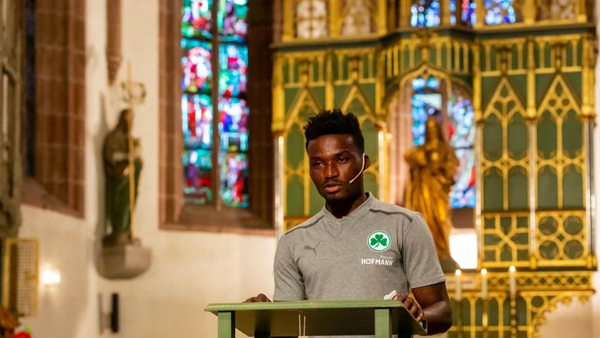 „Der Glaube gibt mir Kraft“: Im Sommer sprach Hans Nunoo Sarpei bei einem Gottesdienst in der Kirche Sankt Michael in der Fürther Altstadt.
