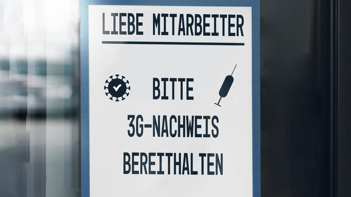 Zutritt nur mit 3G-Nachweis: Wie sich das umsetzen lässt, stellt Chefinnen und Chefs vor Probleme.
Zutritt nur mit 3G-Nachweis: Wie sich das umsetzen lässt, stellt Chefinnen und Chefs vor Probleme.