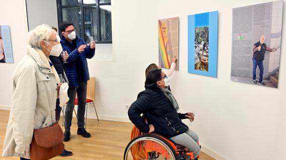 Eine Ausstellung zum Thema Menschenwürde in Erlangen