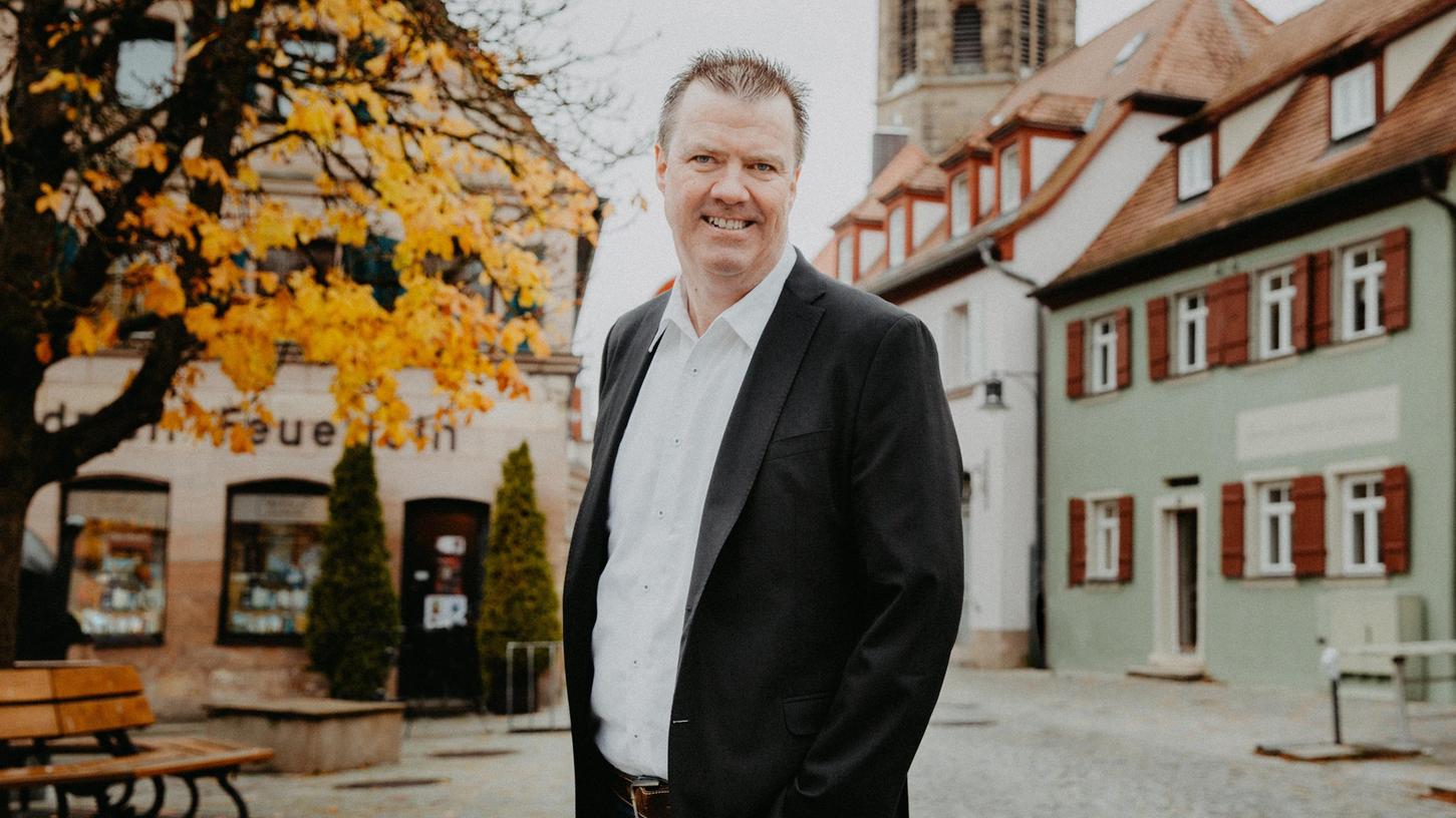 Michael Ruthardt, früher mal FDP-Kandidat, tritt bei der nächsten Bürgermeisterwahl in Roth ohne Partei im Rücken an. Seine Unterstützer sind bisher zu sechst und heißen Michael Ruthardt, früher mal FDP-Kandidat, tritt bei der nächsten Bürgermeisterwahl in Roth ohne Partei im Rücken an. Seine Unterstützer sind bisher zu sechst und heißen