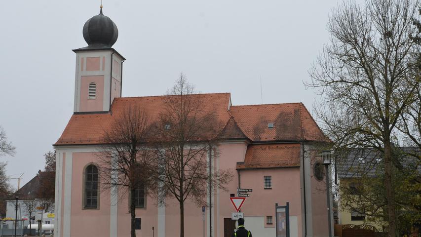 Die St.-Johannes-Kirche in Postbauer wurde vom Deutschen Orden in den Jahren 1722 bis 1724 errichtet und im Jahr 1724 eingeweiht.