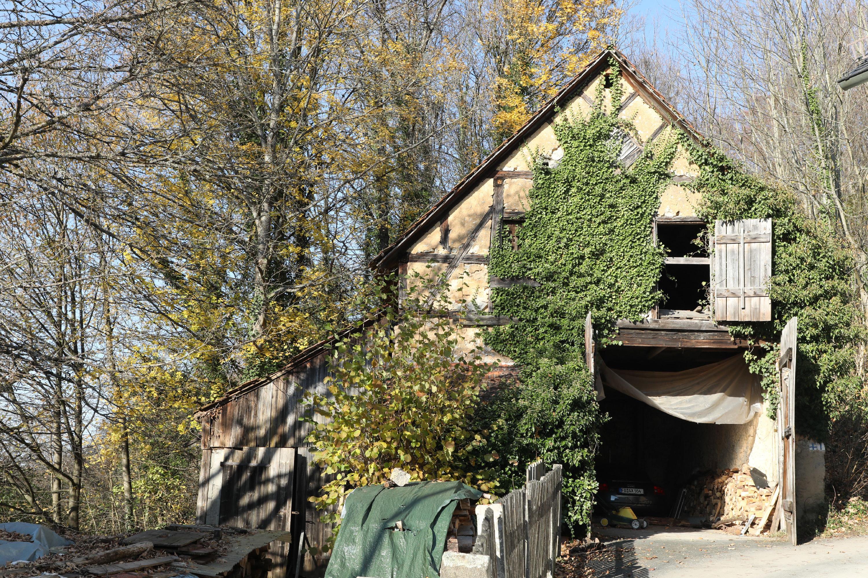 Eine alte Scheune mitten in Gößweinstein.