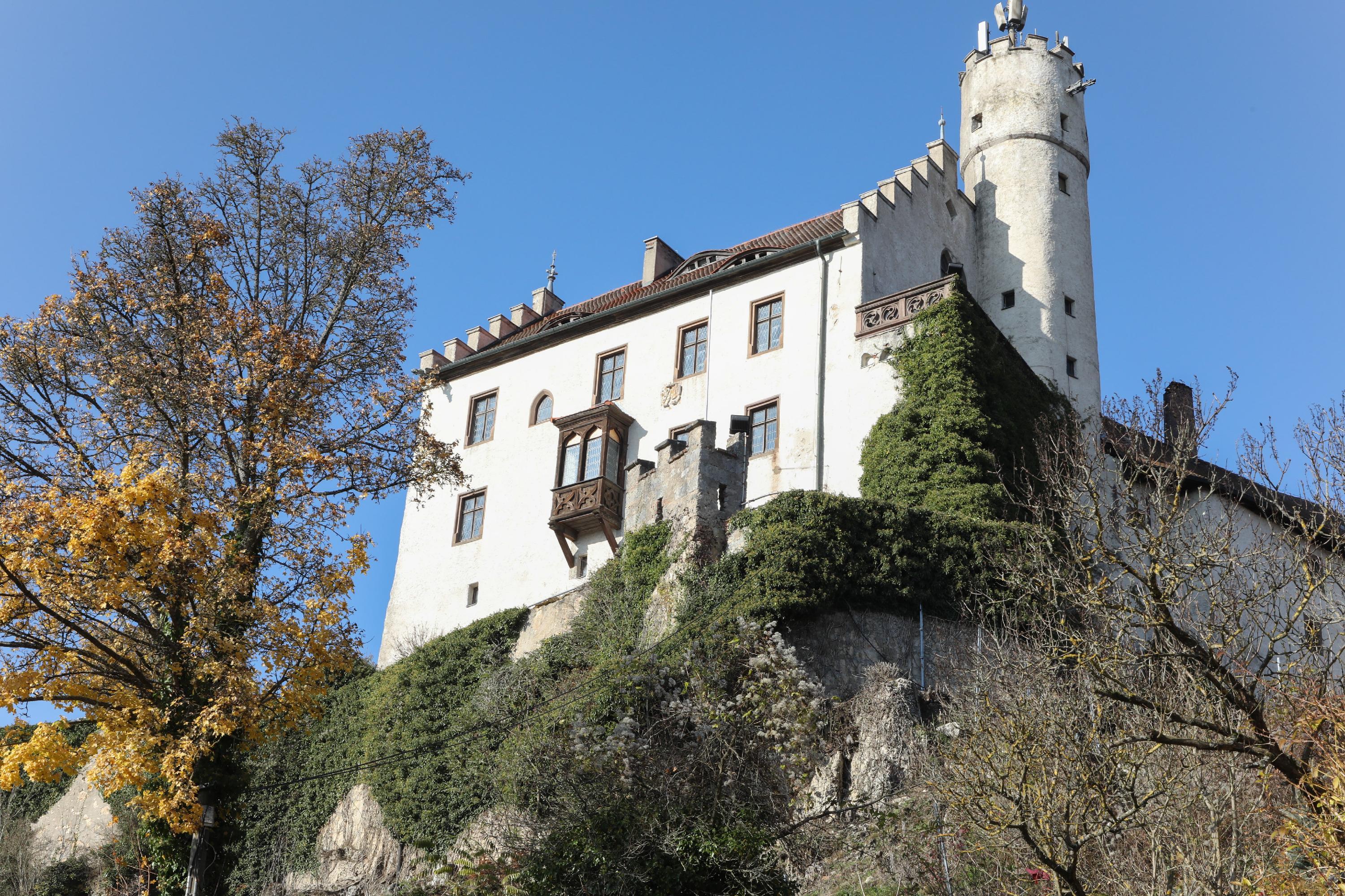 Burg Gößweinstein thront über dem Ort.