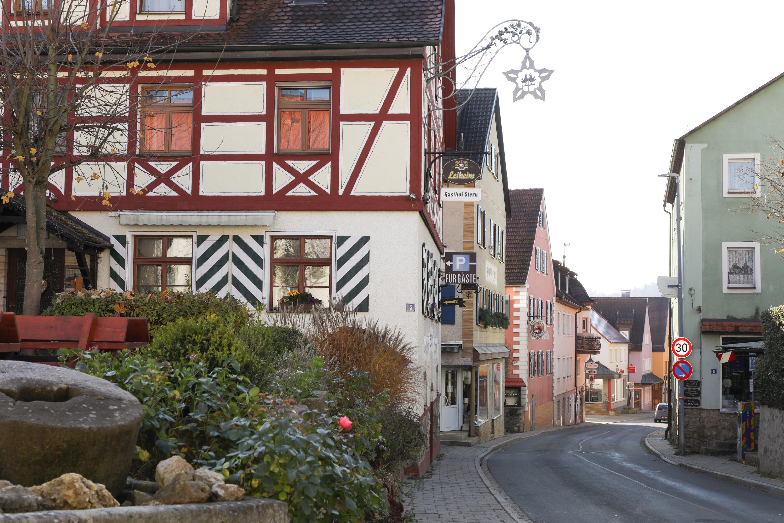 Eng bebaute Häuser finden Touristen in Gößweinstein.