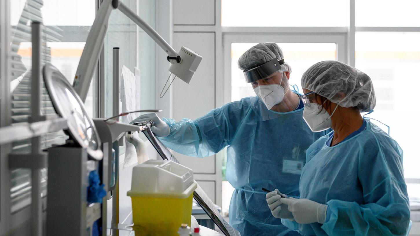 Es werden stetig mehr Corona-Patienten am Fürther Klinikum. Weil Personal fehlt, können nicht alle Intensivbetten belegt werden.
Es werden stetig mehr Corona-Patienten am Fürther Klinikum. Weil Personal fehlt, können nicht alle Intensivbetten belegt werden.