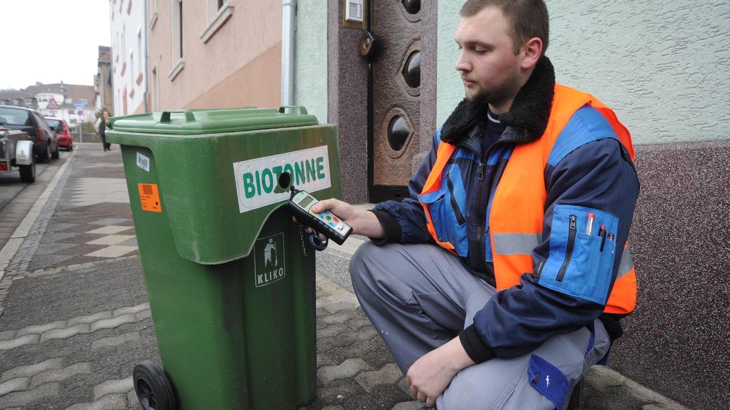 Dem Müll-Schwarzmarkt auf der Spur: Kreis Forchheim leert Tonnen künftig digital