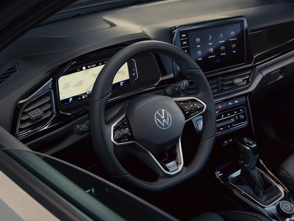 Blick ins Cockpit: Verbessertes Infotainment, wertigere Soft-Oberflächen. Blick ins Cockpit: Verbessertes Infotainment, wertigere Soft-Oberflächen.
