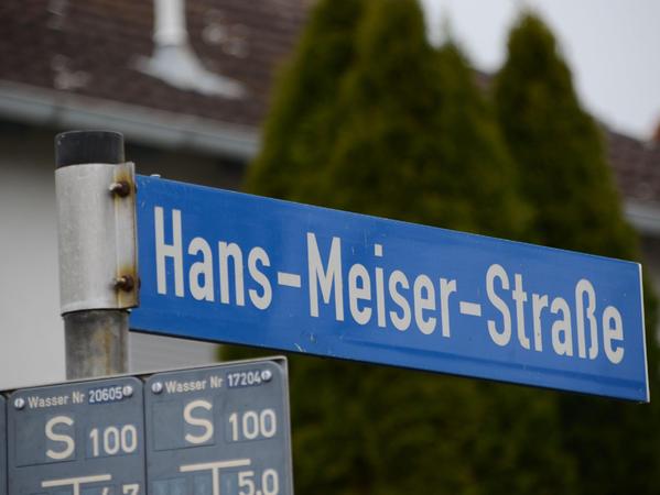 In Schwabach erinnert noch eine Straße an den umstrittenen evangelischen Landesbischof Hans Meiser (1881-1956). Nürnberg und München haben 2007 ihre Straßen umbenannt.
